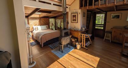 Juliette's Place; Forest Retreat , close to ocean, beaches and Mendocino,