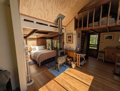 Juliette's Place; Forest Retreat , close to ocean, beaches and Mendocino,