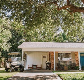 Exterior - 3BR/2BA w/GOLF CART!! Close to Beach & Downtown Ocean Springs! Southern Exposure (Ocean Springs)