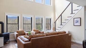 TV connectée, cheminée, baby-foot, table de tennis de table