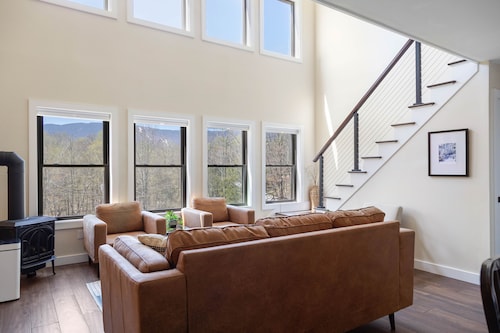 Modern Sugarbush Retreat with Mountain Views!