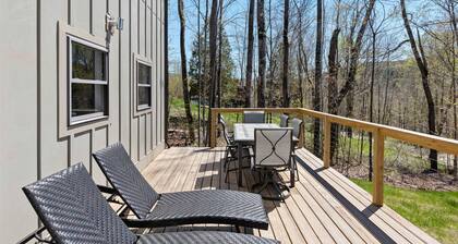 Modern Mountain Escape - minutes to town & mountains