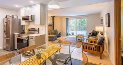 WS Paradise Tranquil Woodsy Escape with Hot Tub