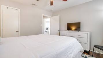 1 habitación, tabla de planchar con plancha, wifi y ropa de cama