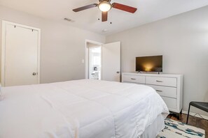 1 habitación, tabla de planchar con plancha, wifi y ropa de cama 