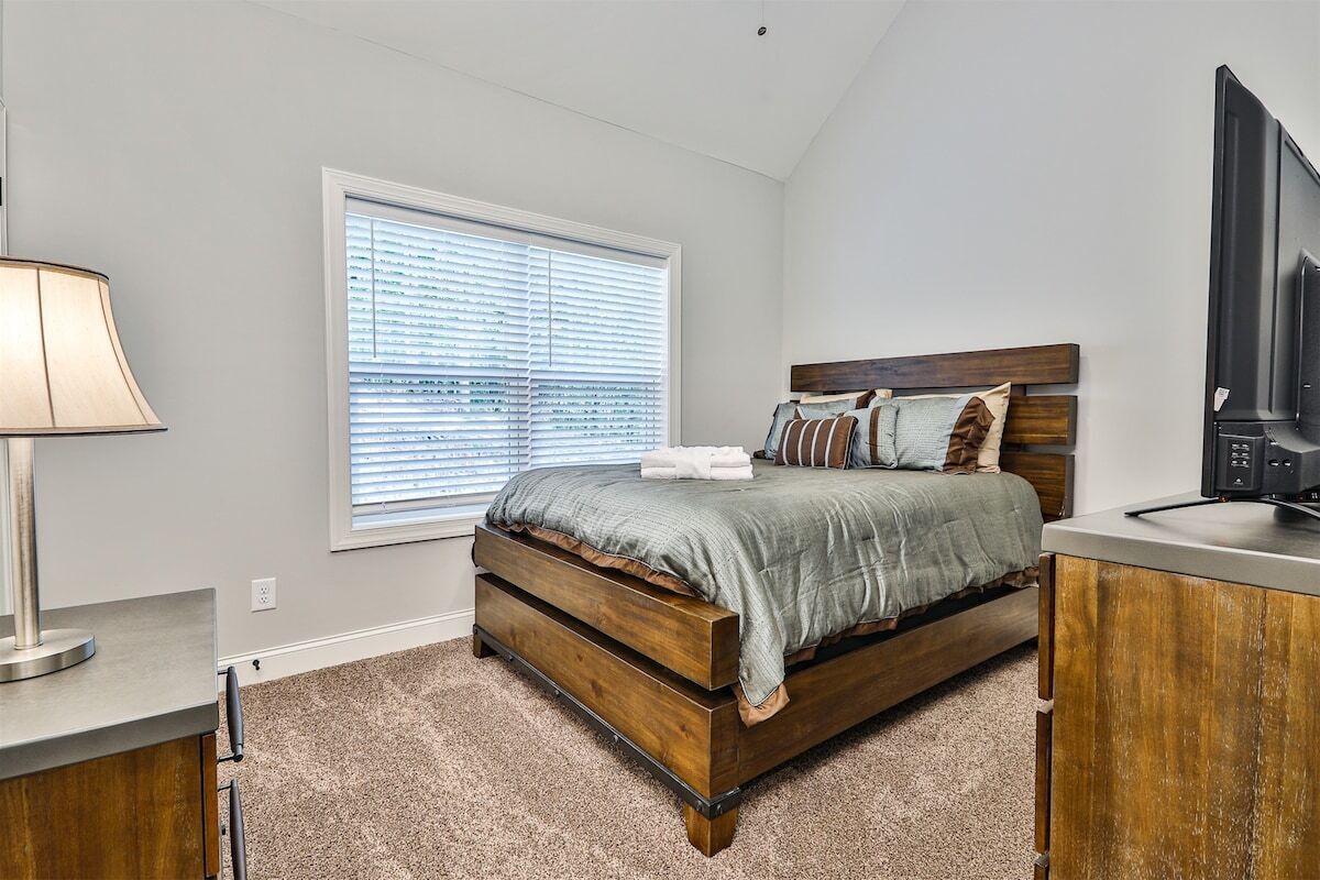 2 bedrooms, iron/ironing board, free WiFi, bed sheets