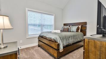 2 bedrooms, iron/ironing board, free WiFi, bed sheets