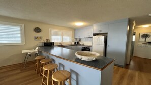 Microondas, horno, parrilla de estufa y lavavajillas 