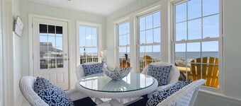 "December Cottage" - Pet Friendly Oceanfront Home, 3 Bedrooms / 2 Bathrooms