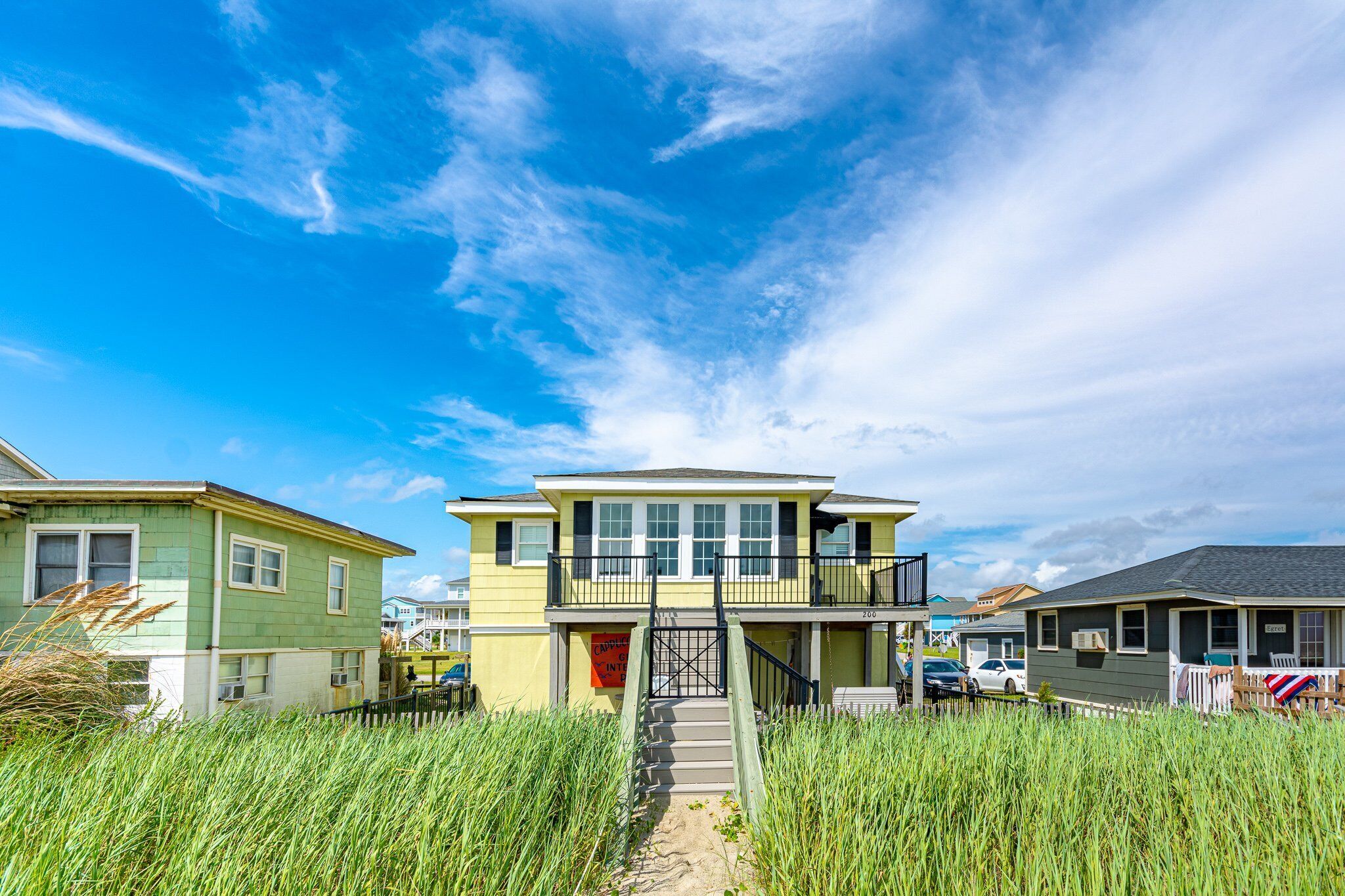 "December Cottage" - Oceanfront Home, 3 Bedrooms / 2 Bathrooms