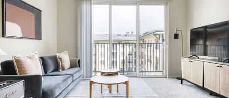 Télévision, chaîne hi-fi