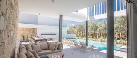 تناول الطعام بالخارج