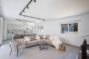 Fernseher, Tischfußball