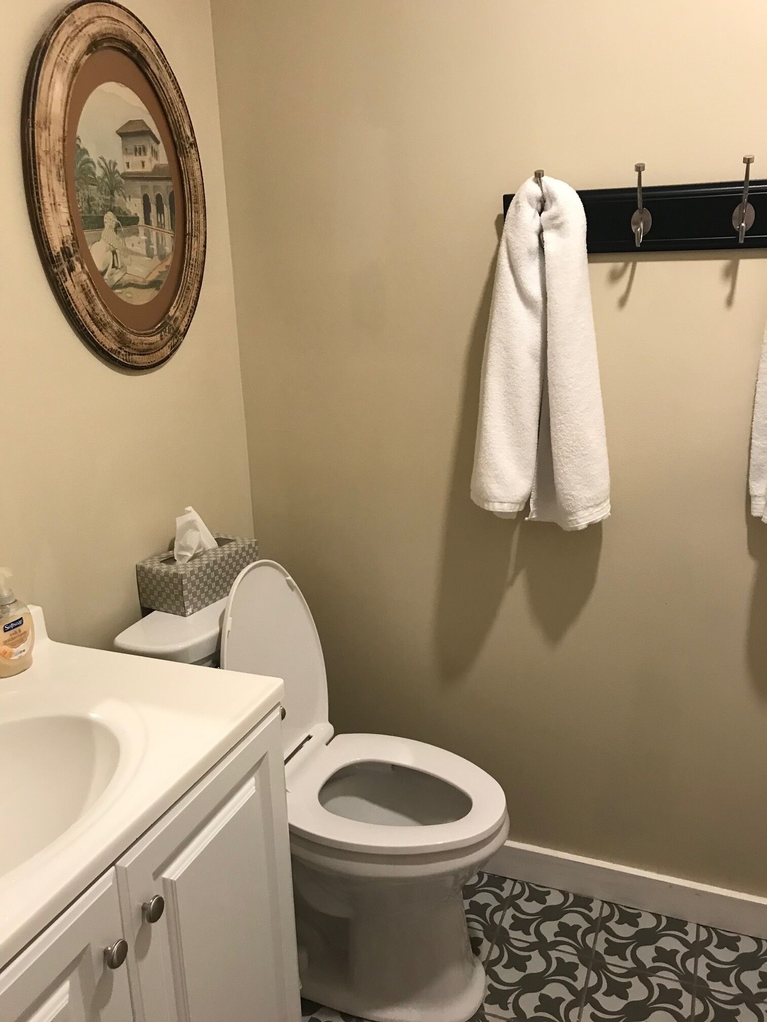 Primary en-suite bath with tub/shower combination 