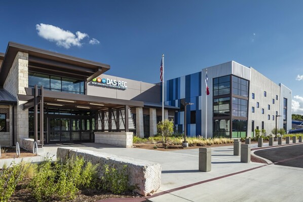 Das Rec is neighborhood recreation center - 5 minutes drive