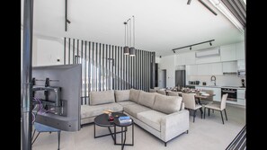 Tv, dvd-spelare och bordsfotboll