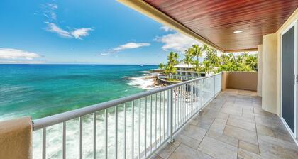 🌴This beautiful, one of a kind 3-story home is located directly on the shoreline in Kona🌴