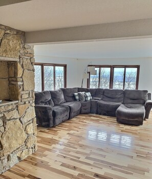 Smart TV, fireplace, offices