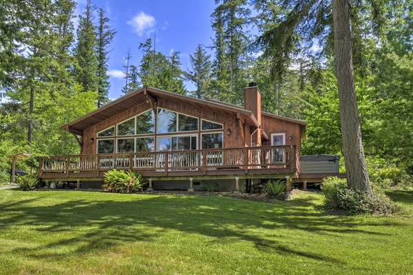 Anderson Island Vacation Rental | 3BR | 2BA | 2 Stories | Stairs Required