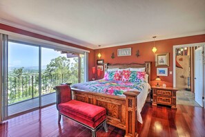 4 bedrooms, desk, iron/ironing board, Internet - Colorful El Cajon Gem: Deck, Garden & Valley Views (El Cajon)