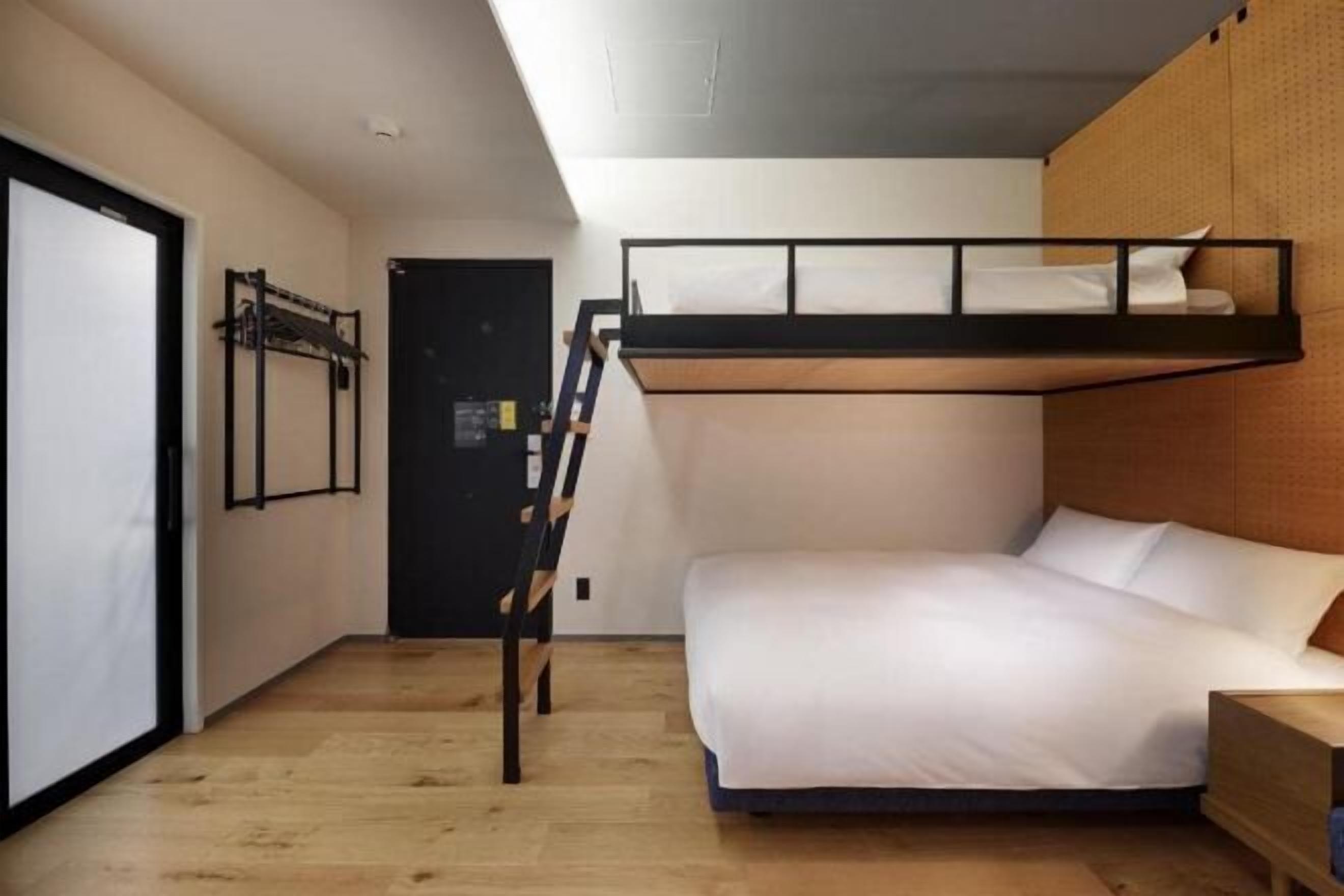 Donzen dekbedden, verduisterende gordijnen, gratis wifi, beddengoed