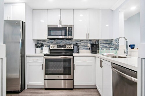 Beautifully Updated Beachfront Condo w/Resort Amenities, including Heated Pool & WiFi