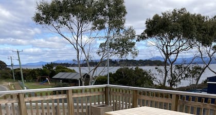 Bruny Ocean Cottage Alonnah close to all attractions free continental breakfast