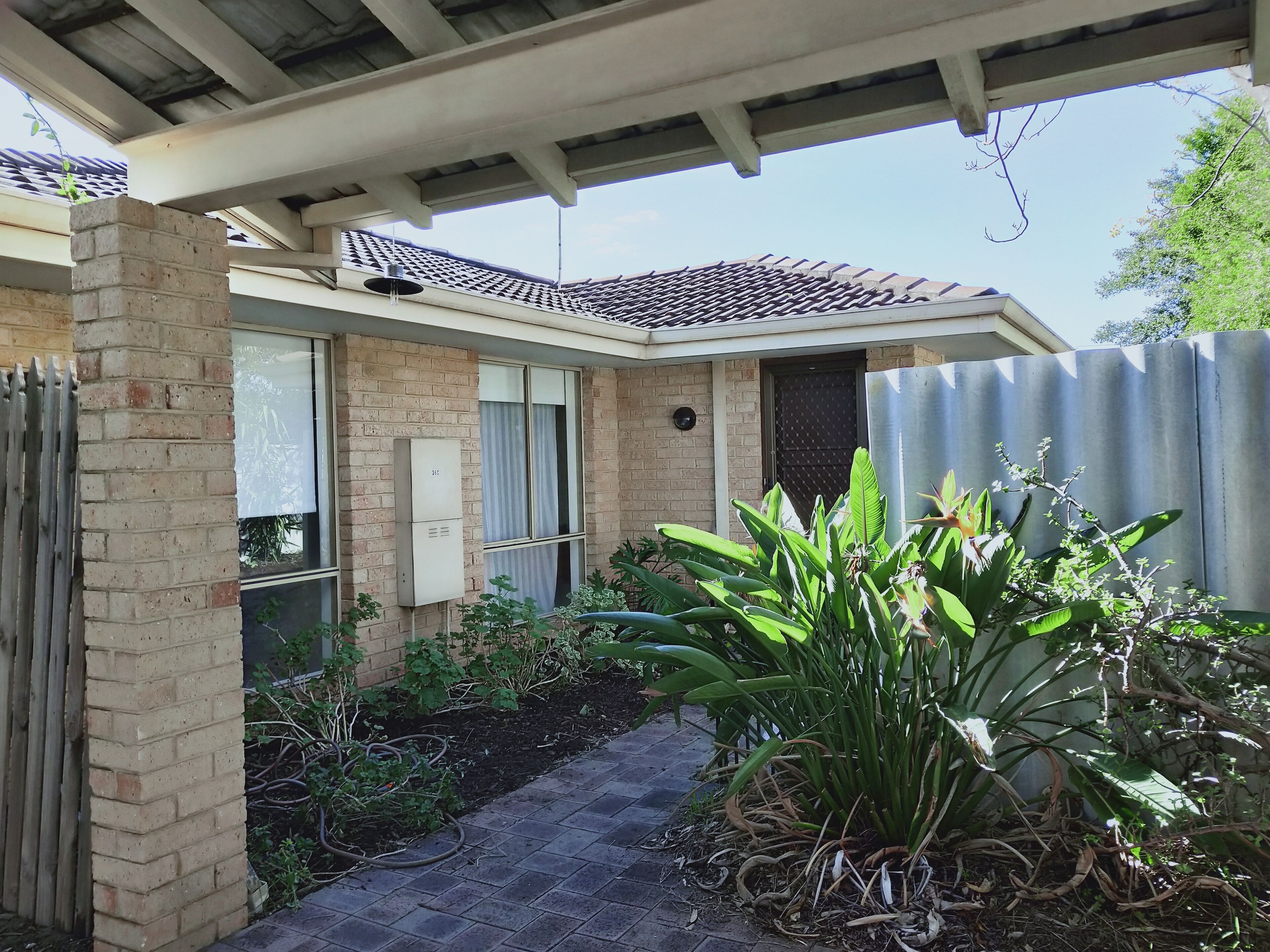 Quiet Secluded 3 bedroom  home with private parking