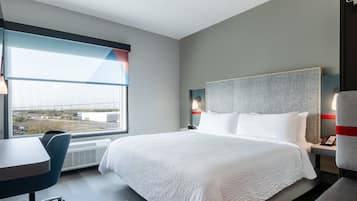 Habitación estándar, 1 cama de matrimonio grande | Ropa de cama hipoalergénica y decoración individual