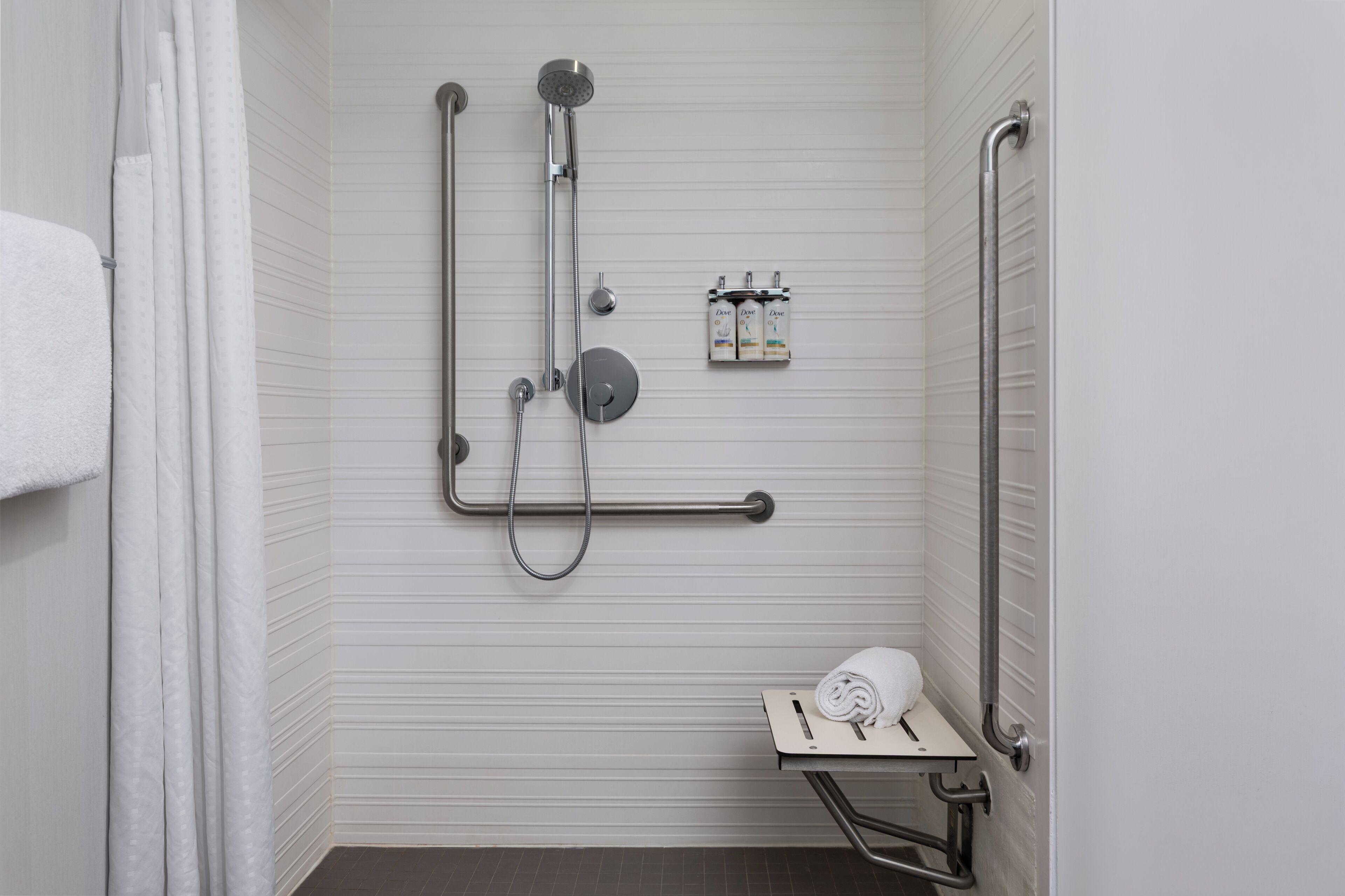 Douche, articles de toilette (gratuits), séchoir à cheveux
