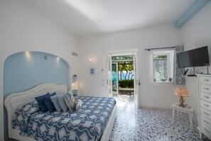 3 bedrooms, in-room safe, iron/ironing board, free WiFi