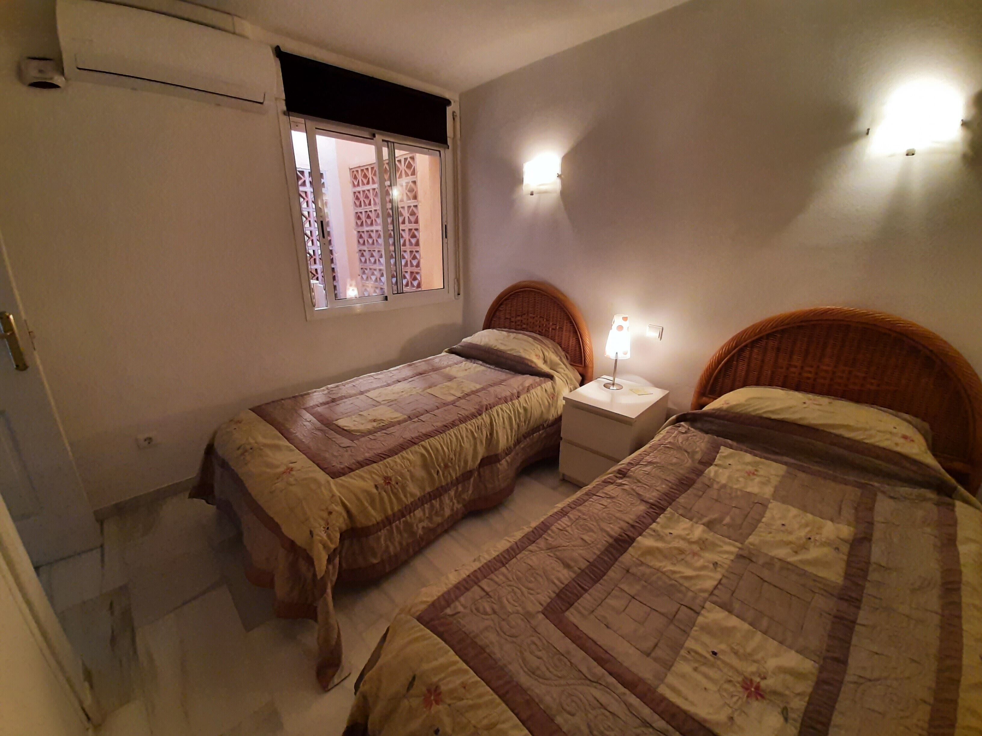 2 chambres, fer et planche à repasser, Wi-Fi gratuit, draps fournis