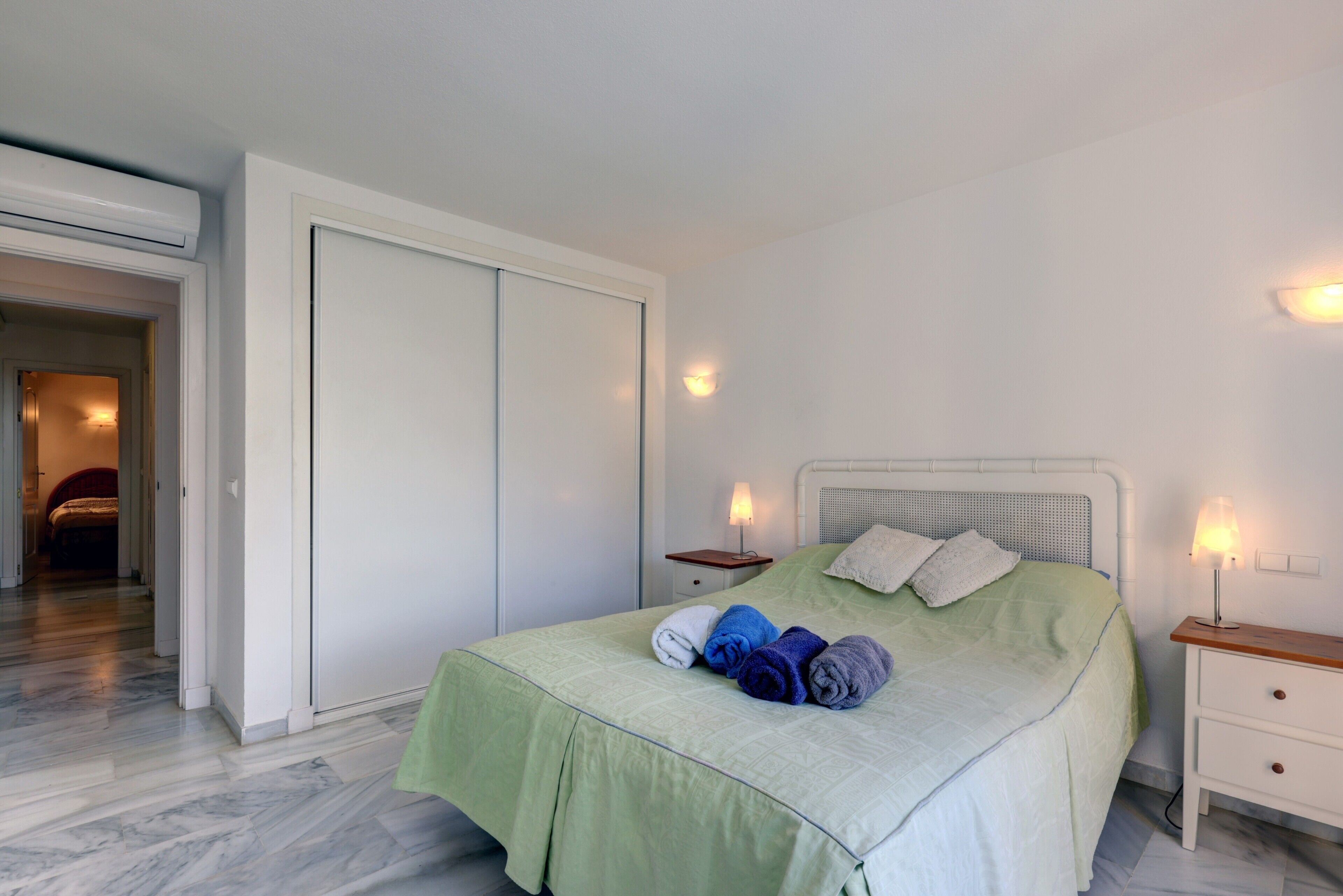 2 habitaciones, tabla de planchar con plancha y wifi gratis 