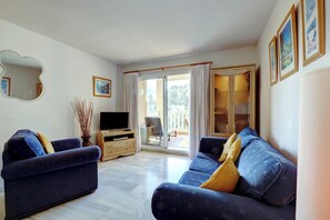 TV, DVD player, stereo - Luxury 2 Bed Apartment with Shared Pools, Terrace & Wi-Fi (Marbella)