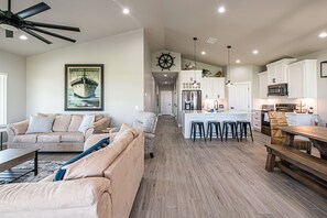 Smart TV, table tennis - Private POOL! Game Room & SHIP channel VIEWS! Golf Cart Accessible, Heated Pool (Port Aransas)