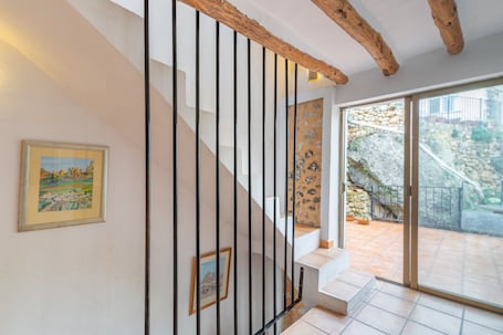 内装. Holiday Home "Casa Serrella - Abdet" with Mountain View, Garden & Wi-Fi