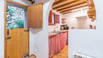 Frigorífic, microones, forn i placa de cuina