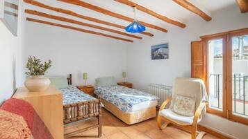 3 bedrooms, iron/ironing board, free WiFi, bed sheets