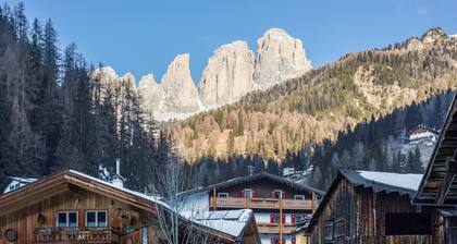 Chalet "Osmar Suite 2" with Mountain View, Balcony & Wi-Fi