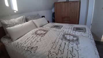 3 Schlafzimmer, Reisekinderbett, WLAN, Bettwäsche