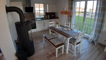 Kühlschrank, Ofen, Geschirrspüler, Hochstuhl