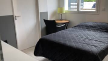 3 slaapkamers, een strijkplank/strijkijzer, reisbedje, gratis wifi