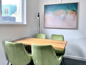 2 Bedrooms Suite | Living area