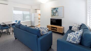 Apartamento família | Roupas de cama premium, cortinas blackout, ferros/tábuas de passar roupa