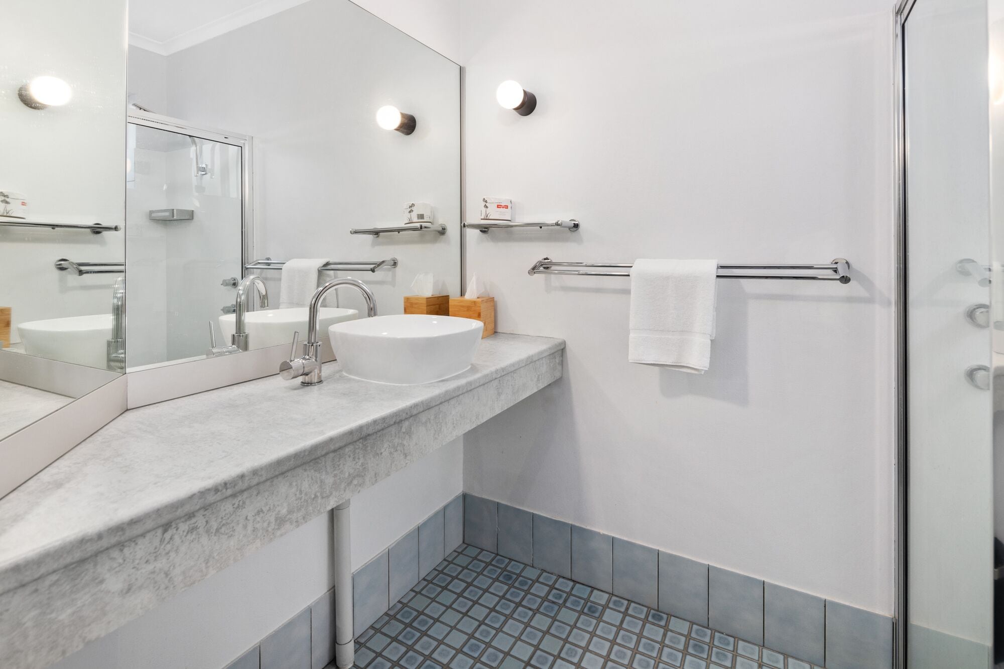 twin room | bathroom | free toiletries, hair dryer, towels, soap