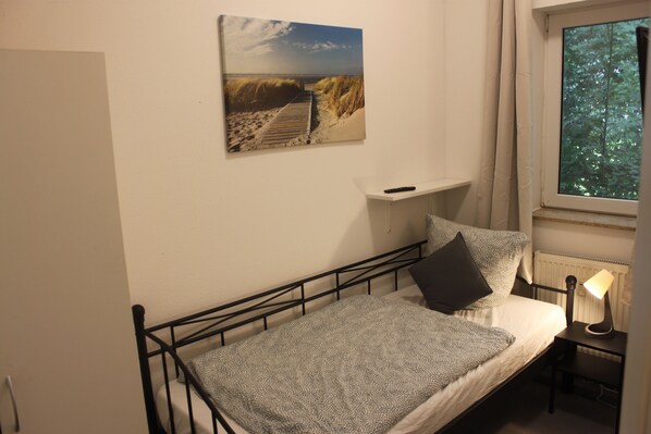 3 bedrooms, travel crib, free WiFi, bed sheets - Vacation apartment for up to 7 people (Ritterhude)