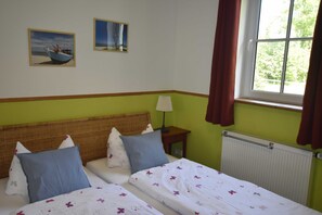 1 bedroom, travel cot, WiFi, bed sheets