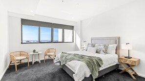 3 bedrooms, internet, bed sheets