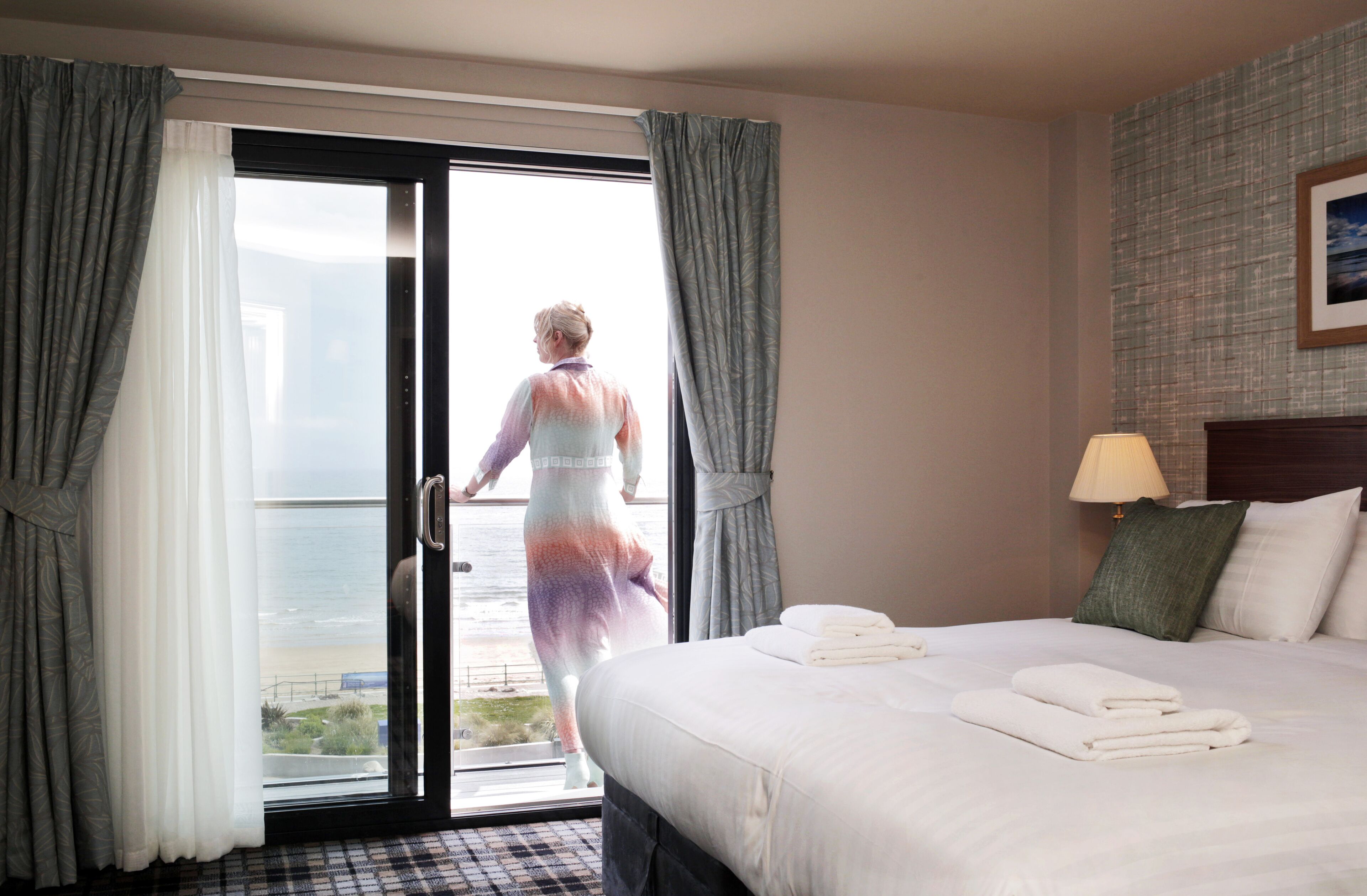 balcony double or twin room | desk, free wifi, bed sheets