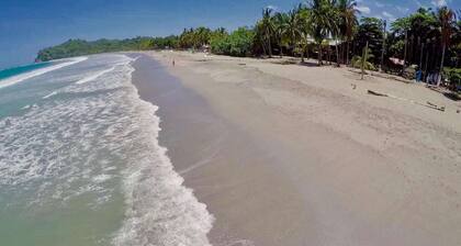 Coral house a 15 minutes by car from Samara beach and Carrillo -Costa Rica